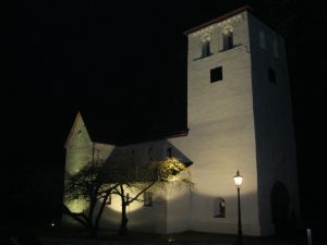 Bild Kirche Leuscheid bei Nacht